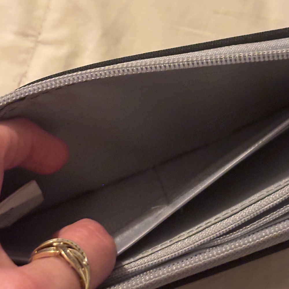 Travelon RFID Blocking Wallet with Leaf Design - Picture 15 of 16